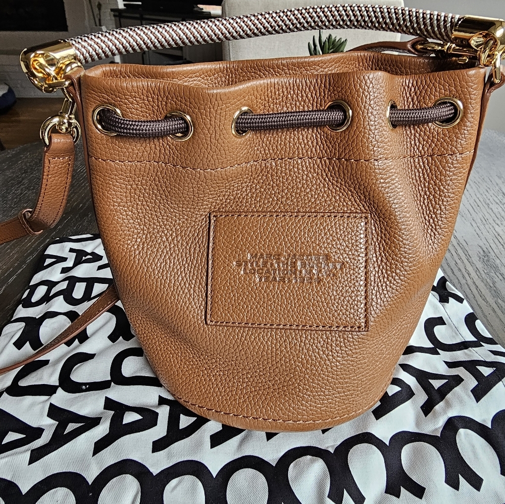 Marc Jacobs small bucket bag. - Picture 4 of 7